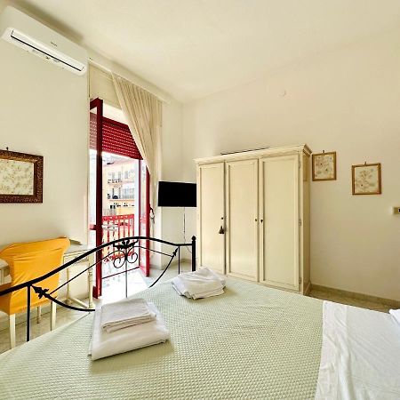 Family Relax Caracciolo Bed & Breakfast Napoli Bagian luar foto