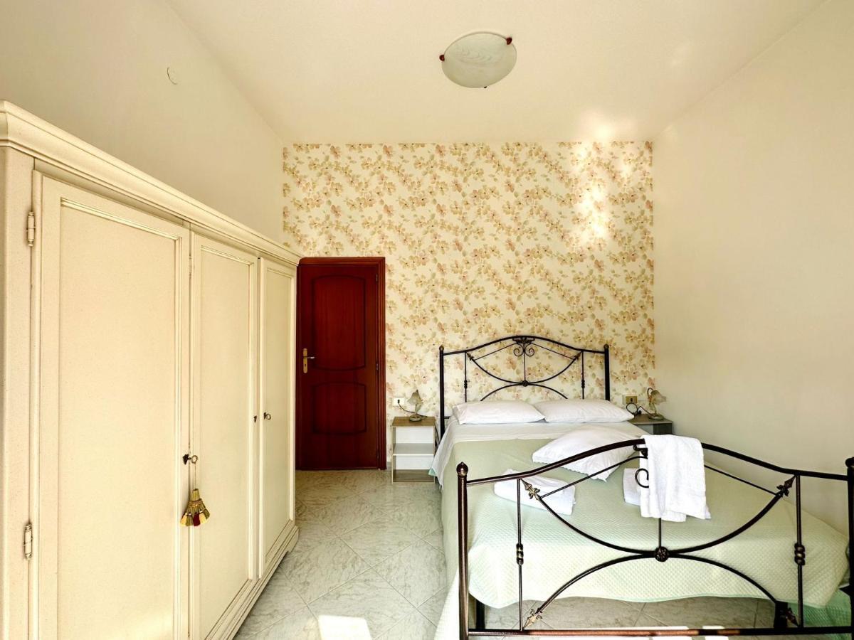 Family Relax Caracciolo Bed & Breakfast Napoli Bagian luar foto