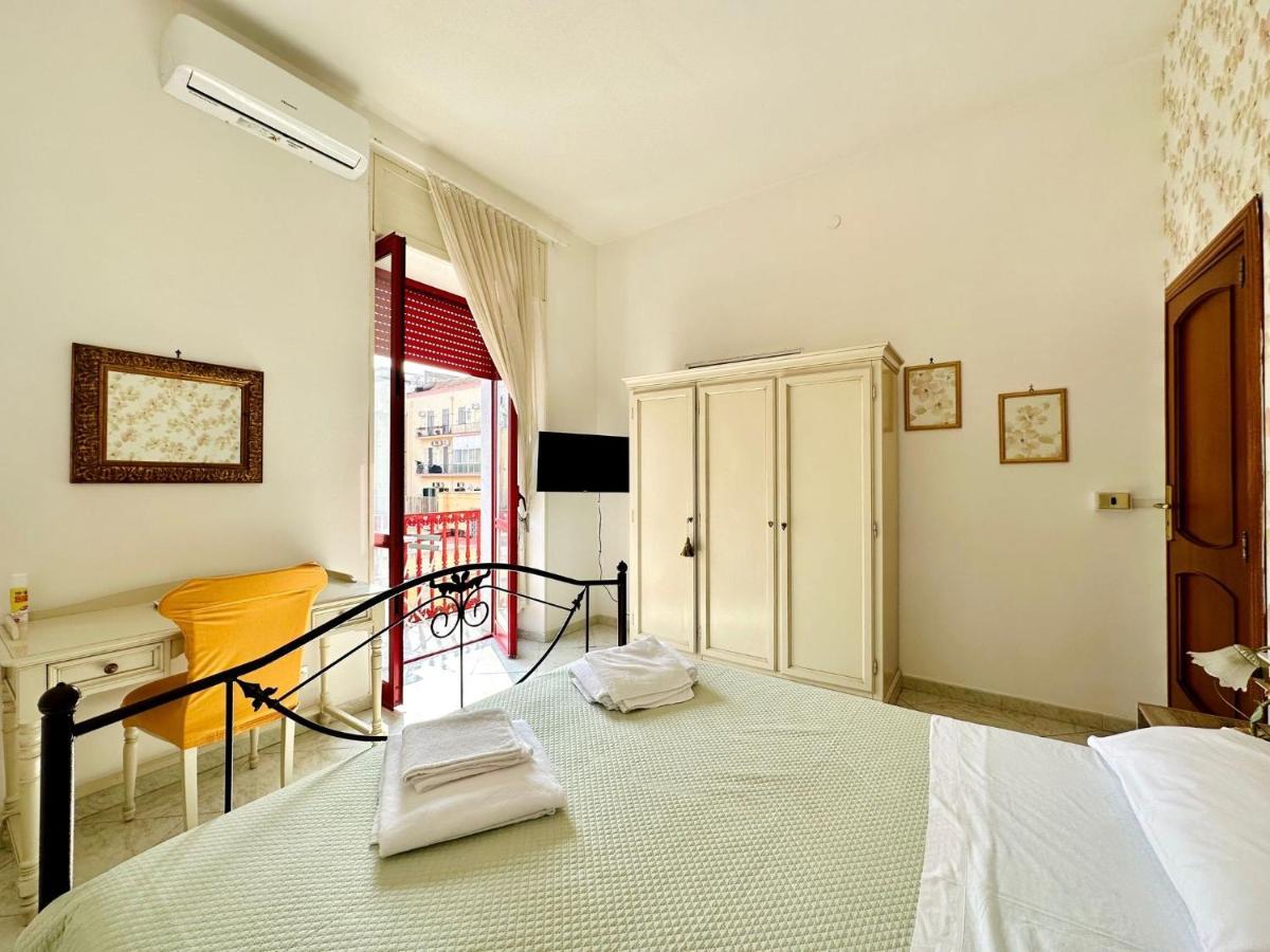 Family Relax Caracciolo Bed & Breakfast Napoli Bagian luar foto
