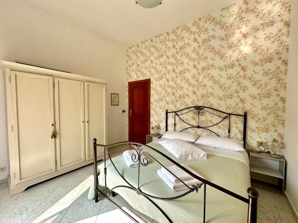 Family Relax Caracciolo Bed & Breakfast Napoli Bagian luar foto