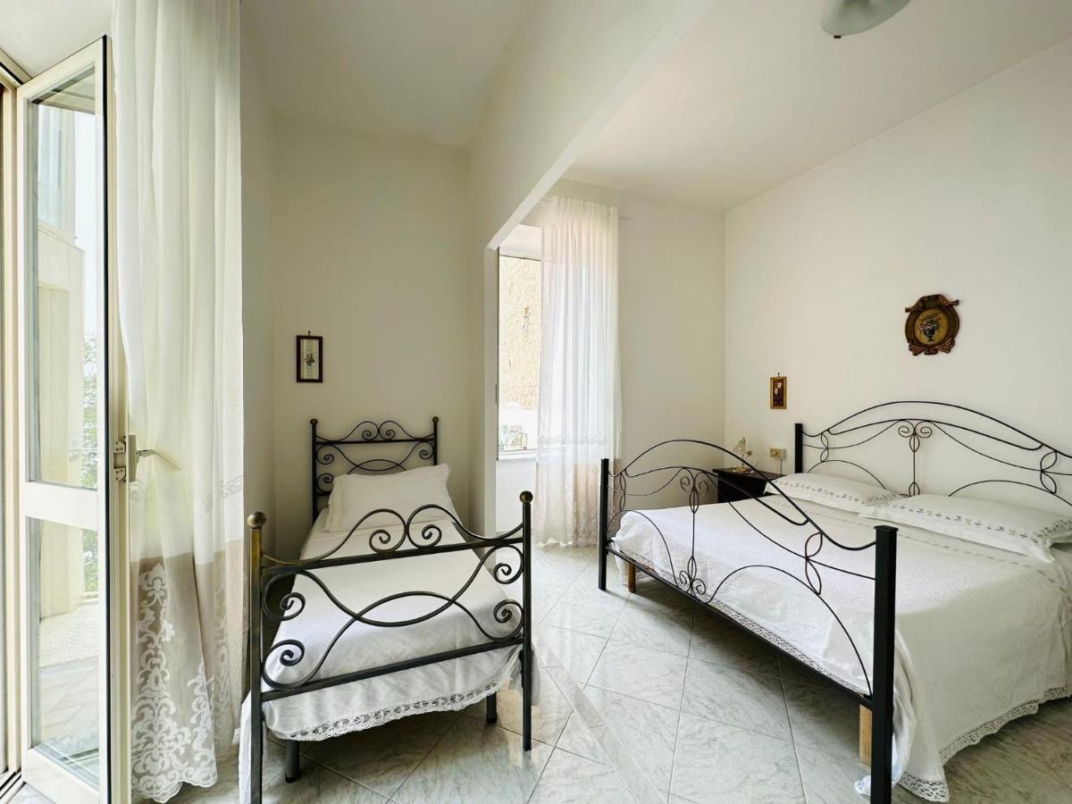 Family Relax Caracciolo Bed & Breakfast Napoli Bagian luar foto