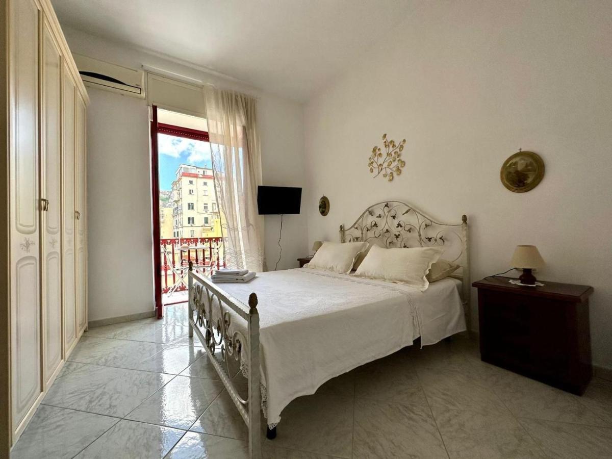 Family Relax Caracciolo Bed & Breakfast Napoli Bagian luar foto
