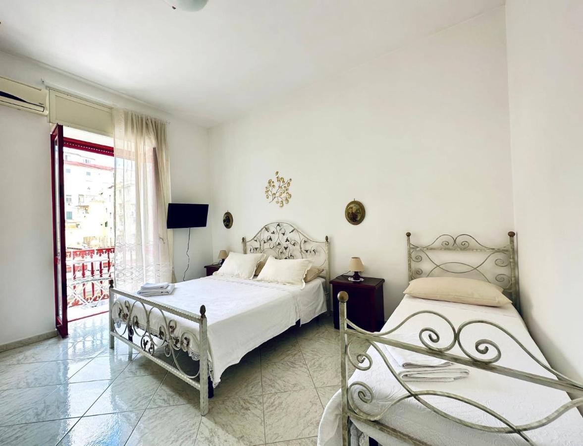 Family Relax Caracciolo Bed & Breakfast Napoli Bagian luar foto