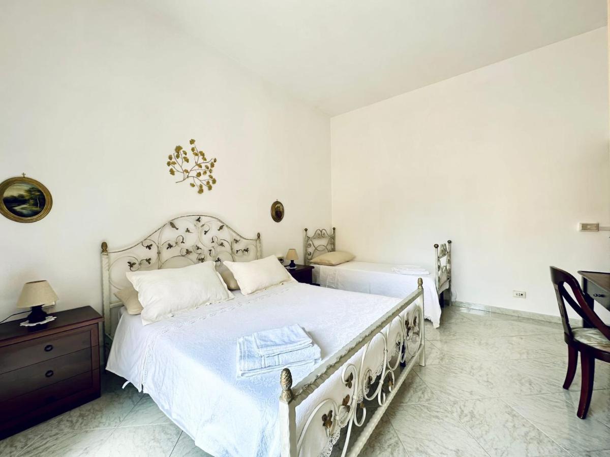 Family Relax Caracciolo Bed & Breakfast Napoli Bagian luar foto