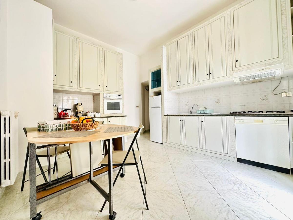 Family Relax Caracciolo Bed & Breakfast Napoli Bagian luar foto