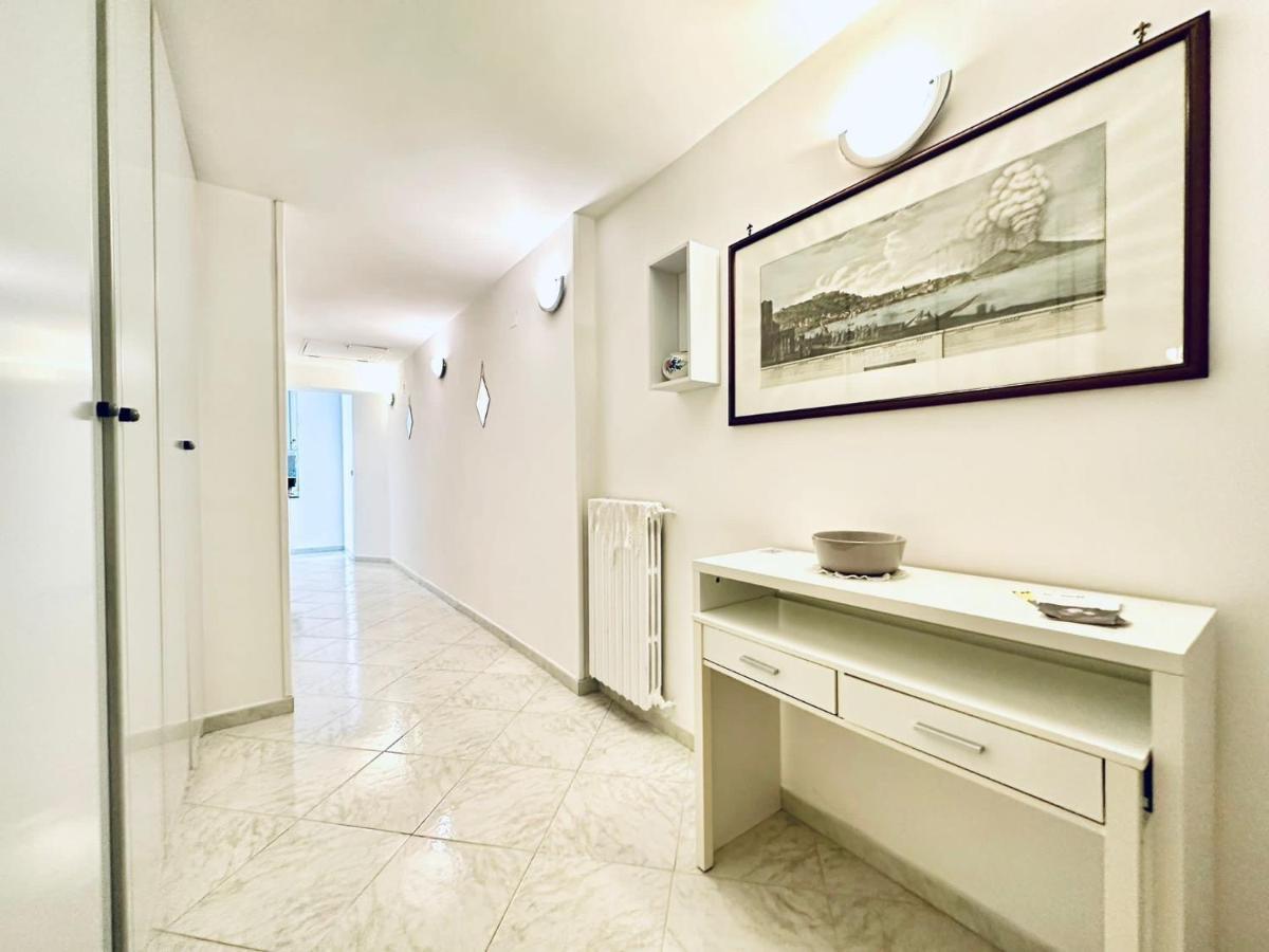 Family Relax Caracciolo Bed & Breakfast Napoli Bagian luar foto
